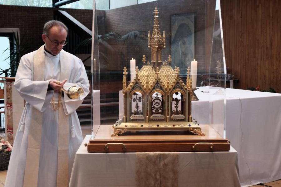 Reliekschrijn van de H. Theresia van Lisieux bij Radio Maria in Egenhoven © Pastorale zone Leuven aan de Dijle