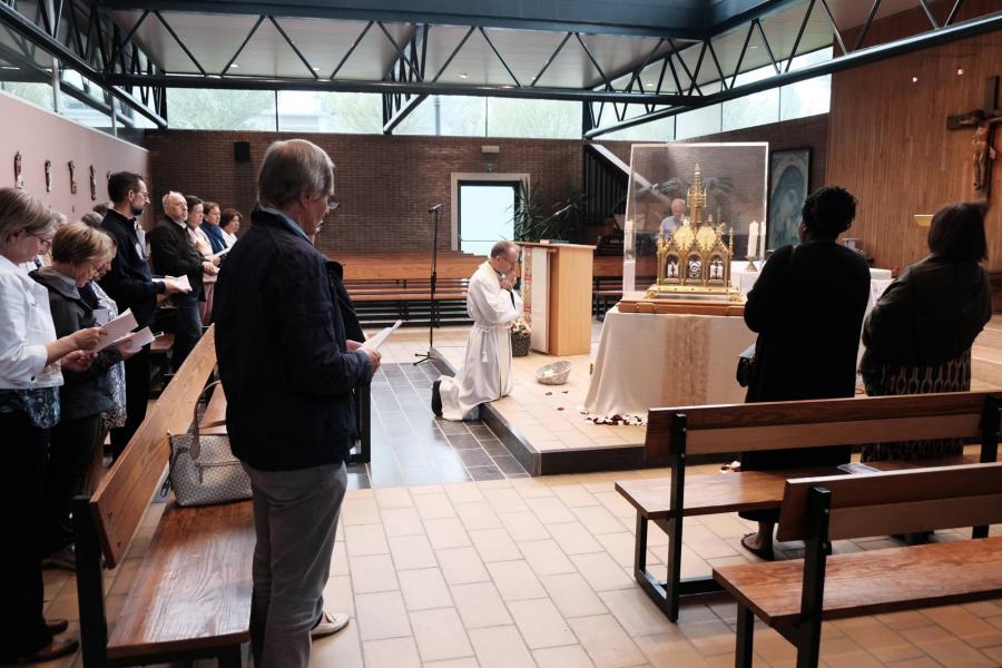 Reliekschrijn van de H. Theresia van Lisieux bij Radio Maria in Egenhoven © Pastorale zone Leuven aan de Dijle