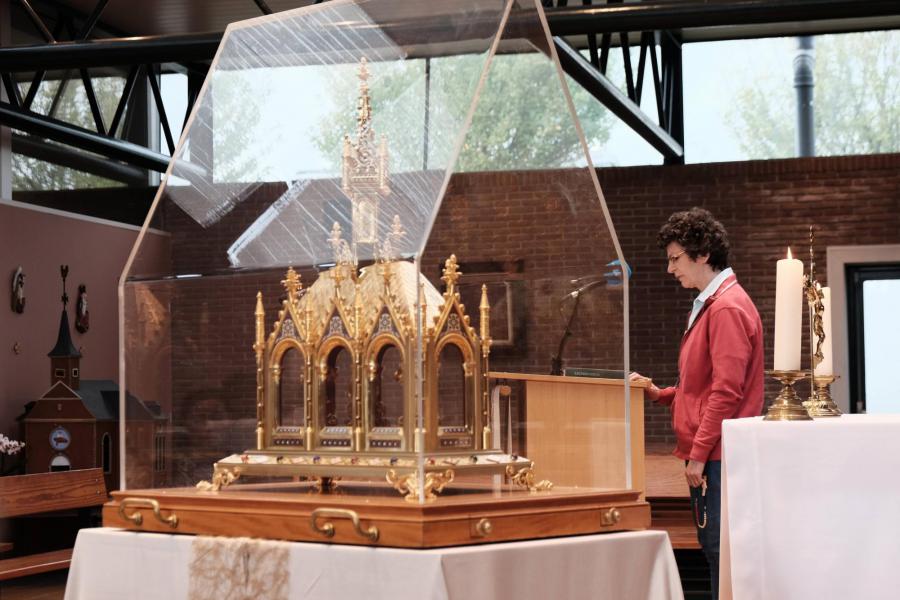 Reliekschrijn van de H. Theresia van Lisieux bij Radio Maria in Egenhoven © Pastorale zone Leuven aan de Dijle