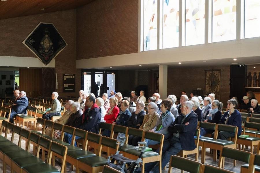 Leden van Samana Leuven-Centrum zij aan zij verbonden in geloof © Pastorale zone Leuven aan de Dijle