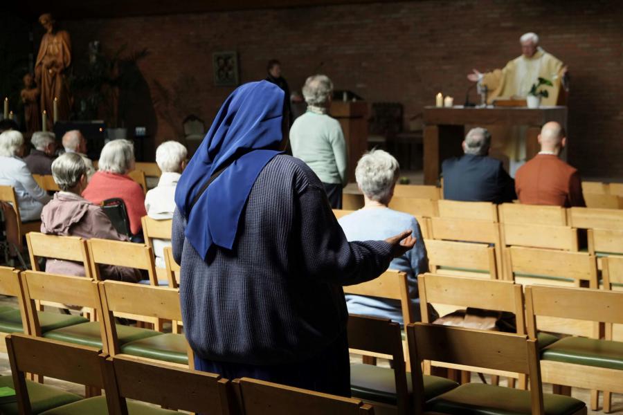 Leden van Samana Leuven-Centrum zij aan zij verbonden in geloof © Pastorale zone Leuven aan de Dijle