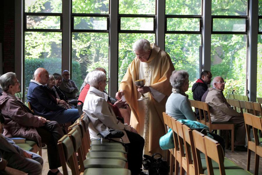 Leden van Samana Leuven-Centrum zij aan zij verbonden in geloof © Pastorale zone Leuven aan de Dijle