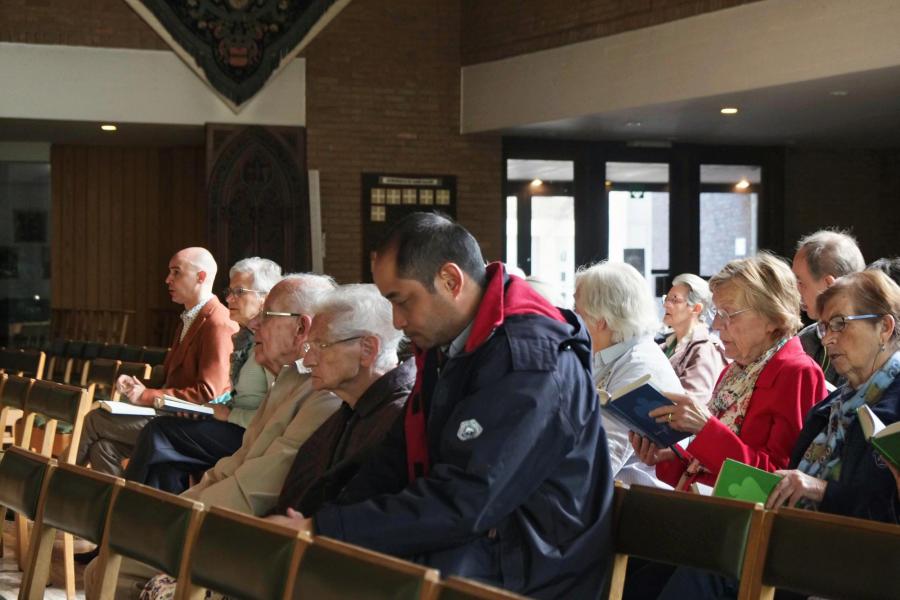 Leden van Samana Leuven-Centrum zij aan zij verbonden in geloof © Pastorale zone Leuven aan de Dijle