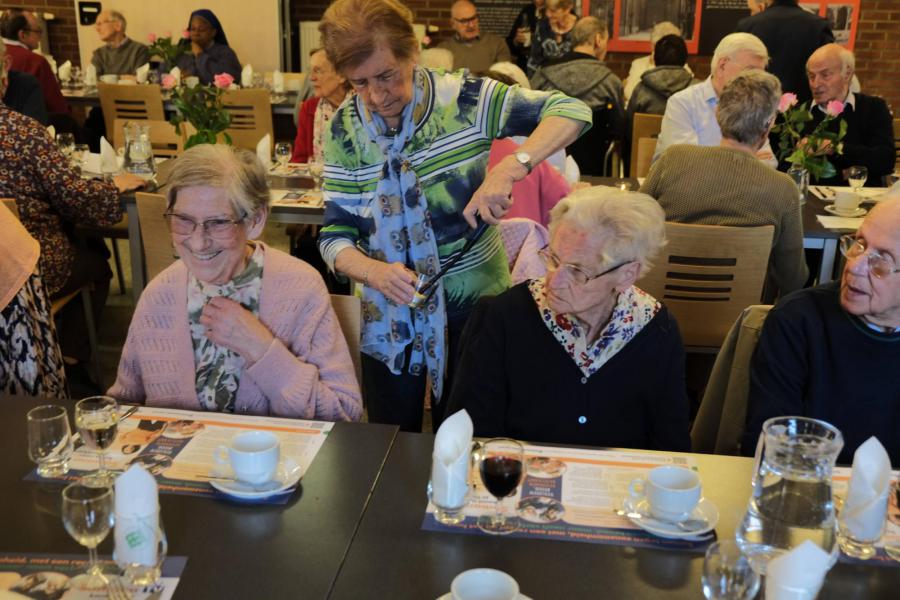 Samen sterk: de grote Samana-familie viert het leven en de verrijzenis © Pastorale zone Leuven aan de Dijle