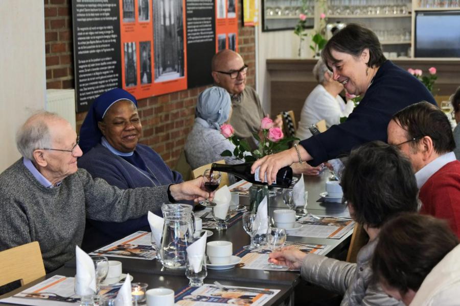 Samen sterk: de grote Samana-familie viert het leven en de verrijzenis © Pastorale zone Leuven aan de Dijle