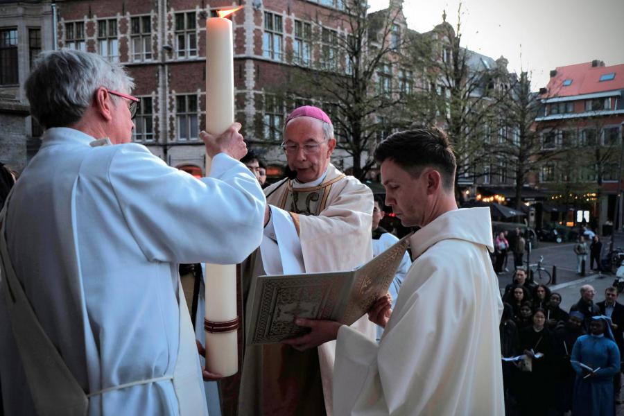 Paasnacht in de Leuvense Sint-Pieterskerk 2026 © Pastorale zone Leuven aan de Dijle