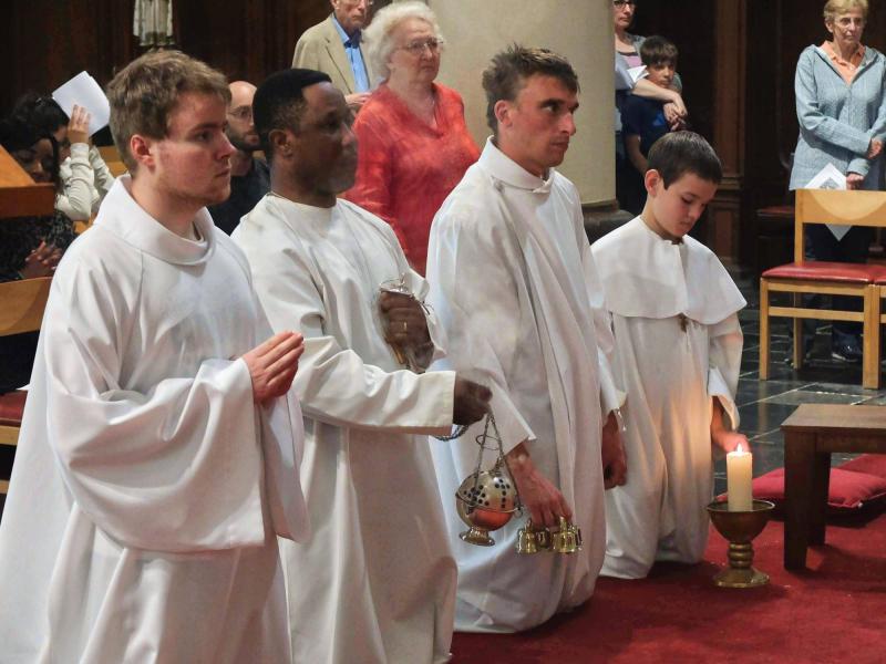 De gemeenschap komt samen rond het altaar voor het hoogtepunt van de bedevaart © Pastorale zone Leuven aan de Dijle