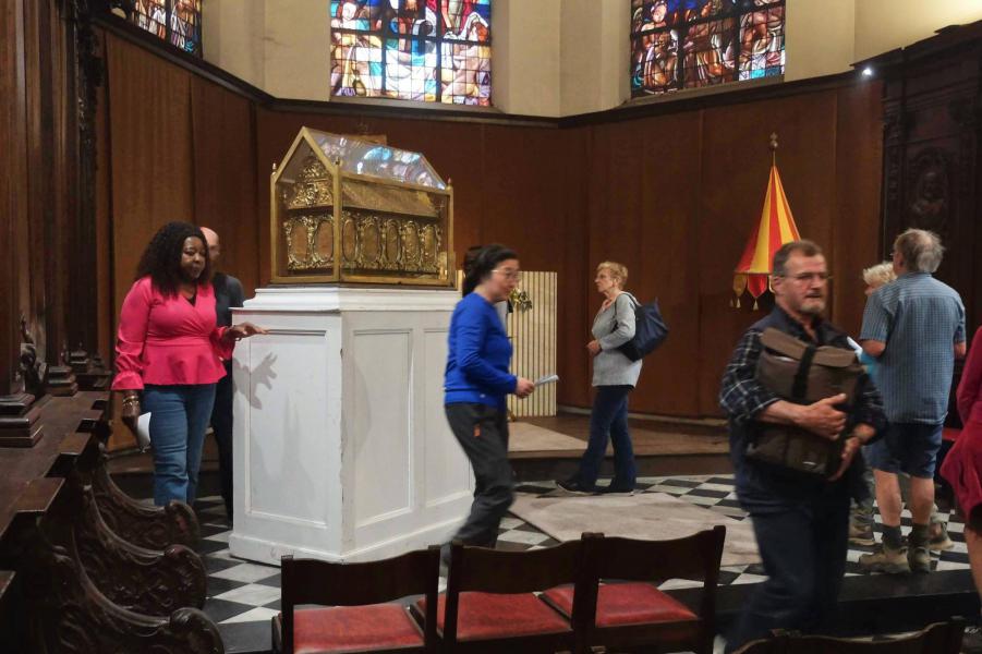 Na de viering is er tijd voor een serene ommegang rond het reliekschrijn © Pastorale zone Leuven aan de Dijle