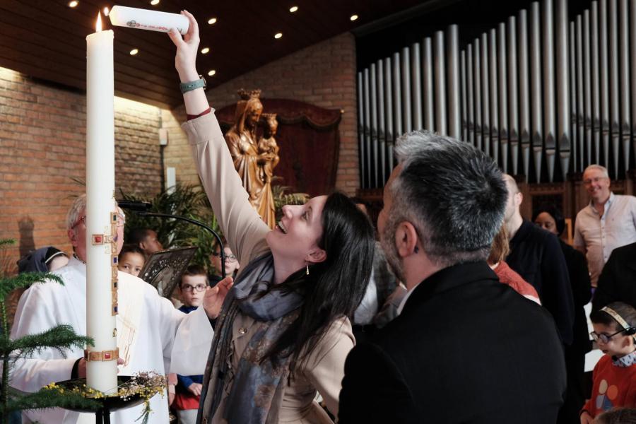 Doopsel tijdens de zonale gezinsviering © Pastorale zone Leuven aan de Dijle