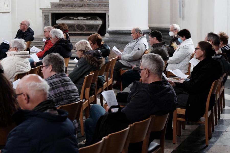 ‘Nieuw verbonden’ gebeds- en bezinningsmoment in de abdijkerk van Vlierbeek © John Steffen