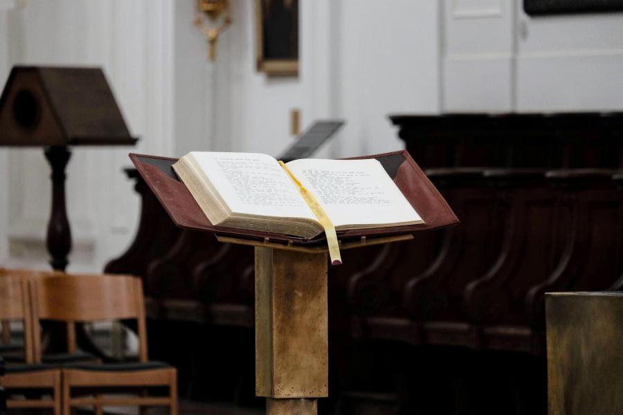 ‘Nieuw verbonden’ gebeds- en bezinningsmoment in de abdijkerk van Vlierbeek © John Steffen