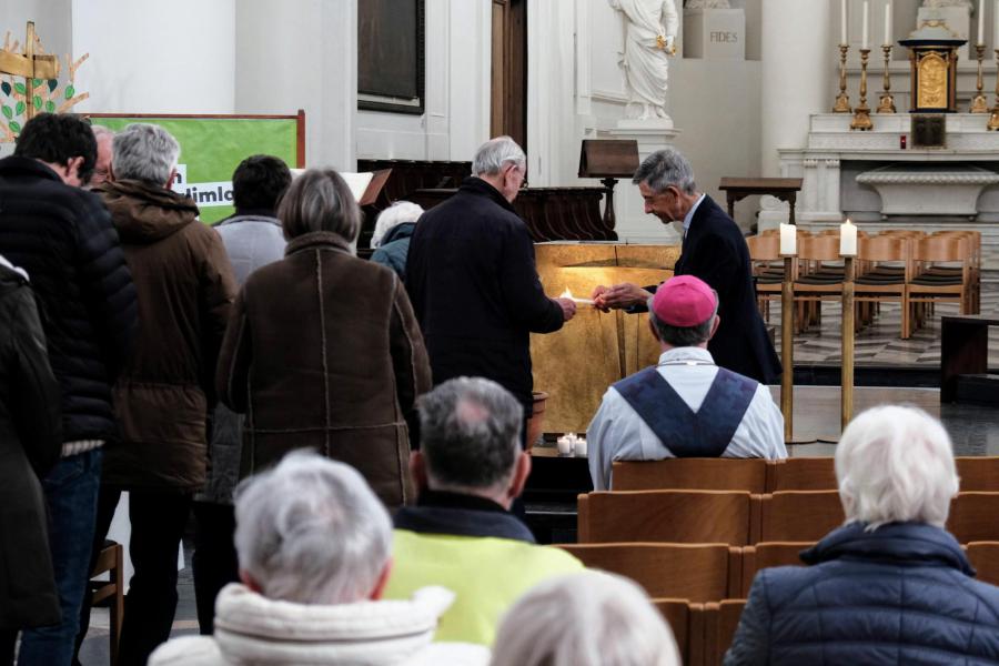 ‘Nieuw verbonden’ gebeds- en bezinningsmoment in de abdijkerk van Vlierbeek © John Steffen