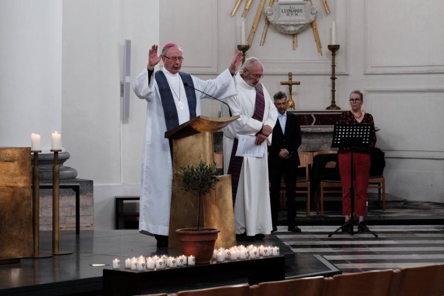 ‘Nieuw verbonden’ gebeds- en bezinningsmoment in de abdijkerk van Vlierbeek © John Steffen