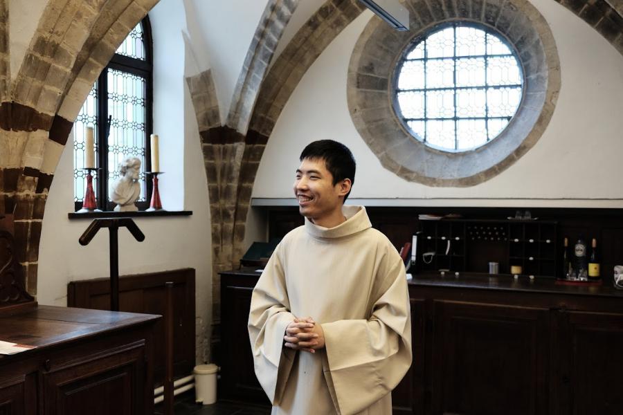 Zinan Zhang - misdienaar Sint Pieter © Pastorale zone Leuven aan de Dijle