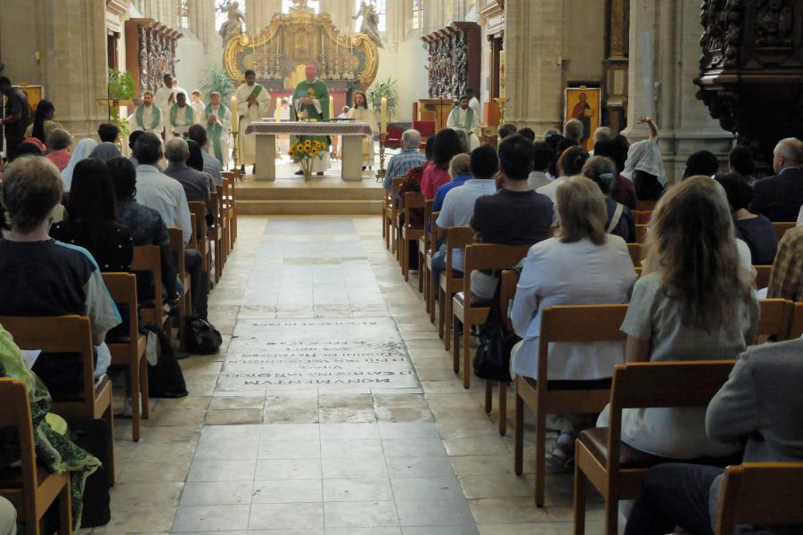 De feestelijke eucharistieviering voorgegaan door hulpbisschop Vanhoutte © Pastorale zone Leuven aan de Dijle