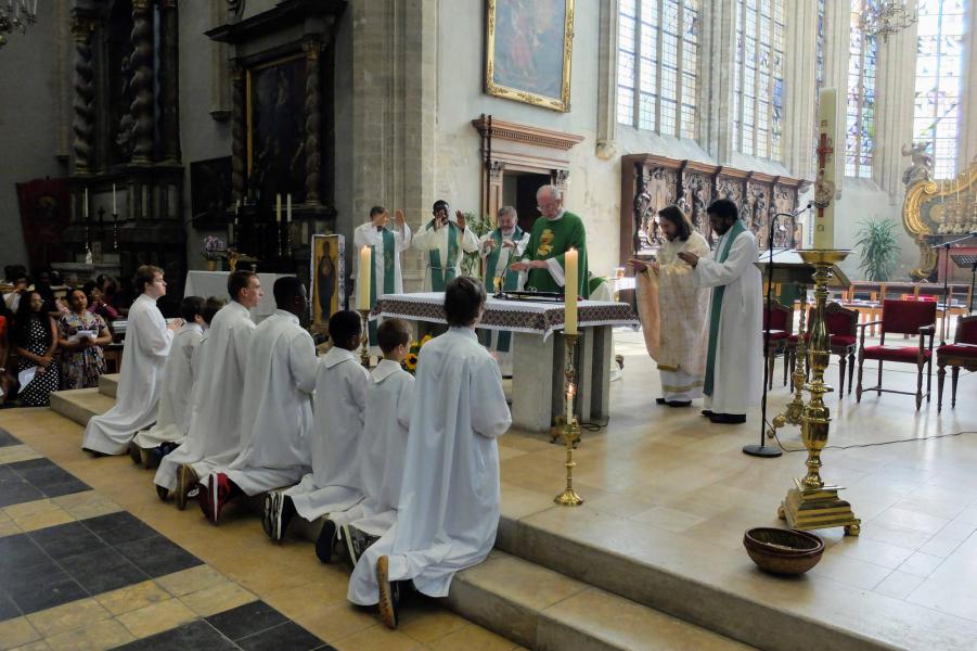 De feestelijke eucharistieviering voorgegaan door hulpbisschop Vanhoutte © Pastorale zone Leuven aan de Dijle