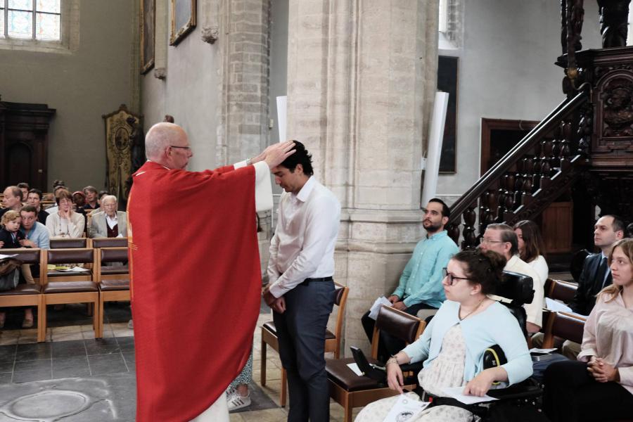 Pinksterviering met volwassenvormsel in de Sint-Kwintenskerk - 2022 © Pastorale zone Leuven aan de Dijle