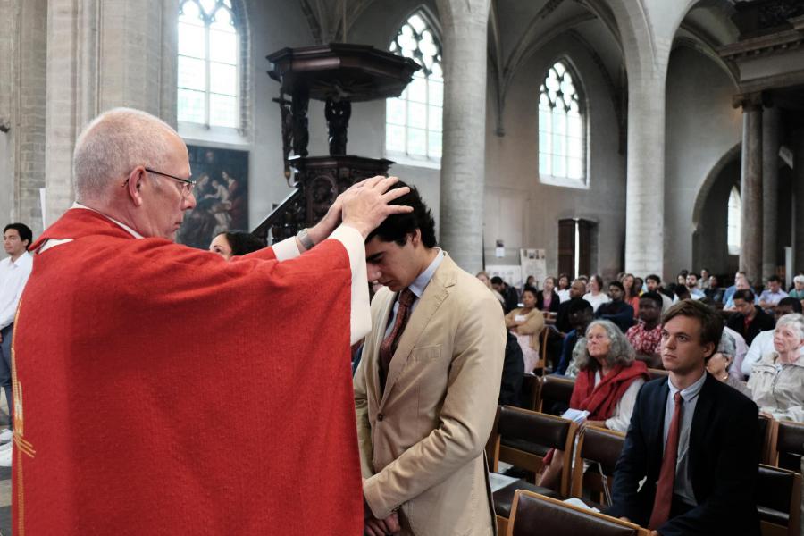 Pinksterviering met volwassenvormsel in de Sint-Kwintenskerk - 2022 © Pastorale zone Leuven aan de Dijle