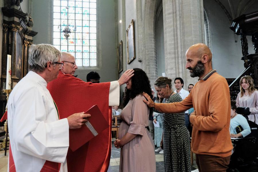 Pinksterviering met volwassenvormsel in de Sint-Kwintenskerk - 2022 © Pastorale zone Leuven aan de Dijle