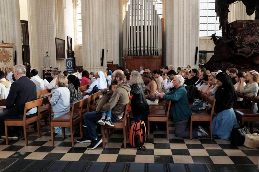 Een serene gebedswake en de plechtige slotzegen als sfeervol slot © Pastorale zone Leuven aan de Dijle