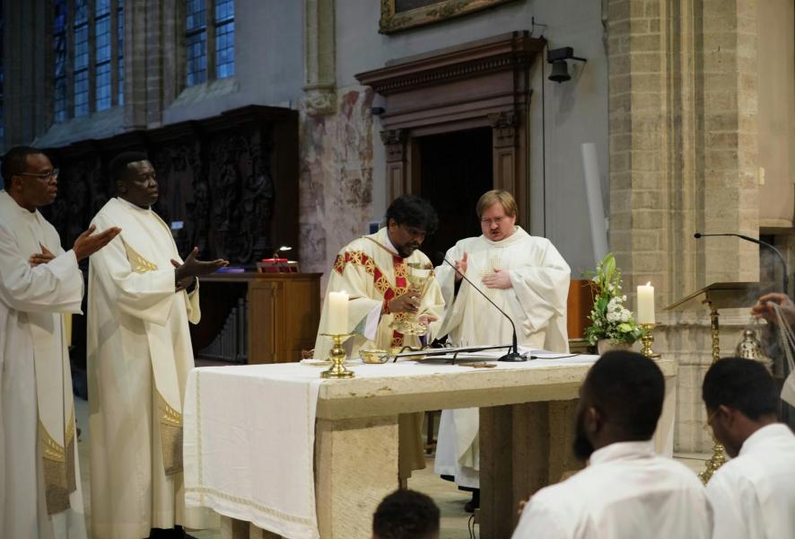 Witte Donderdag in Sint Kwinten te Leuven 2023 © Pastorale zone Leuven aan de Dijle