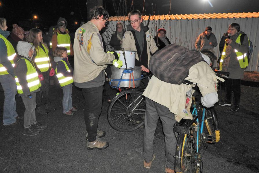 De Scouts arriveren aan de Boststraat © Hugo Hollé