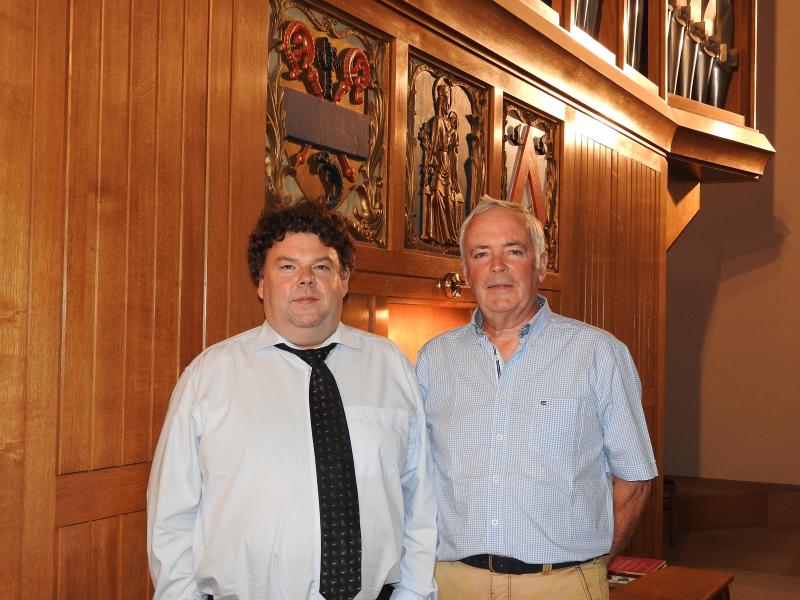 Organist Jan Vermeire en voorzitter Carlo Wouters 