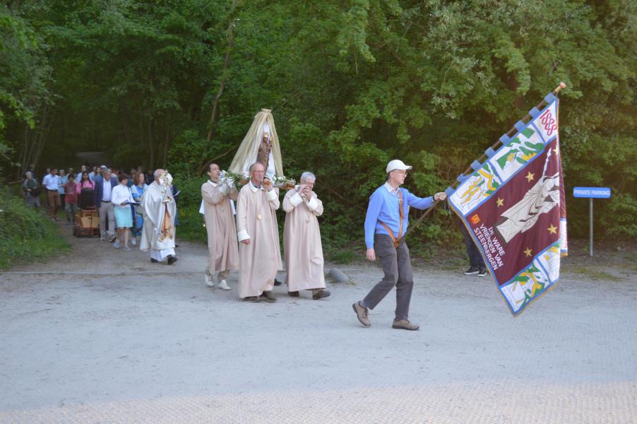 OLVr van Steenbergen, eucharistie en processie © past. zone oase