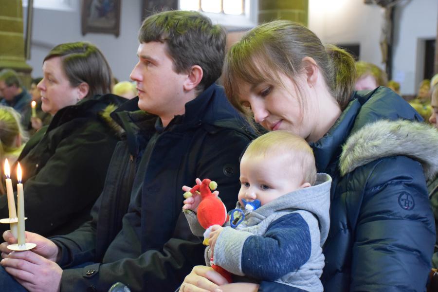 Nederlandse ouders van jonge kinderen voelen zich geregeld niet welkom in de kerk  