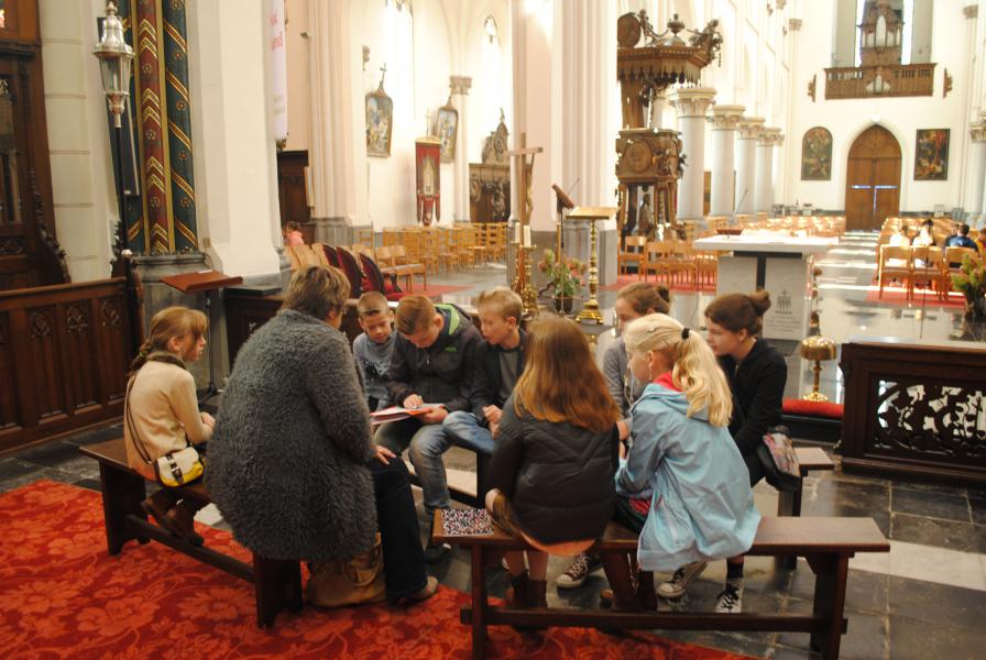 Het groepje van catechist Ann had een mooi zicht op de kerk.