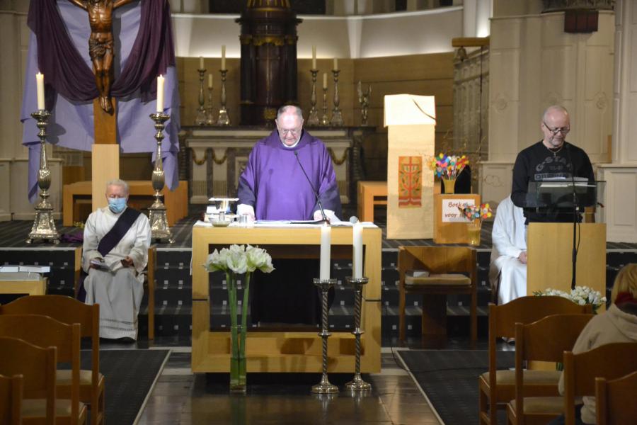 Aswoensdag in de Sint-Michielskerk 2022 © Karen Devroe