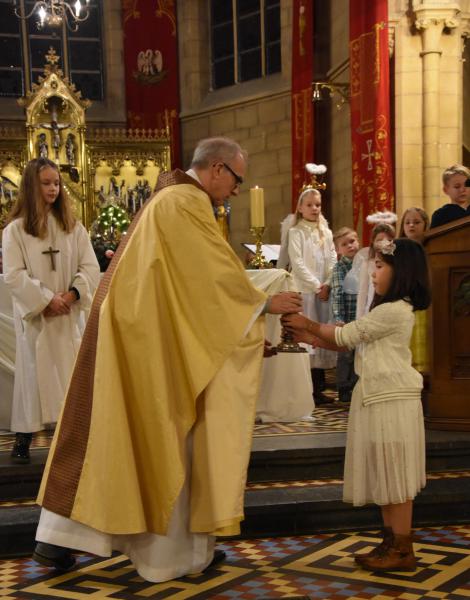 Offerande in de kerstviering © Parochie Kleine-Brogel