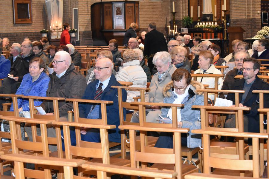 Laatste viering Sint-Mauruskerk Beke © Johan Vervynck