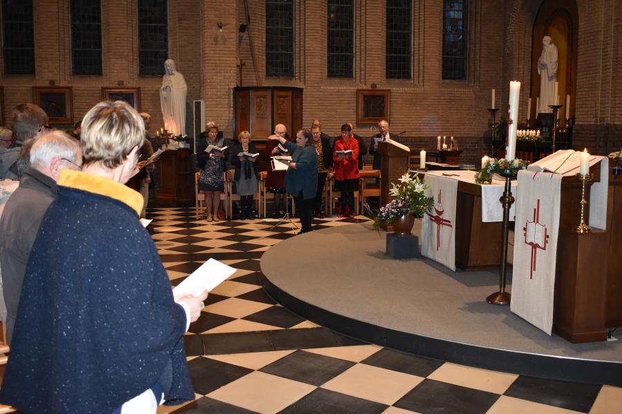 Laatste viering Sint-Mauruskerk Beke © Johan Vervynck
