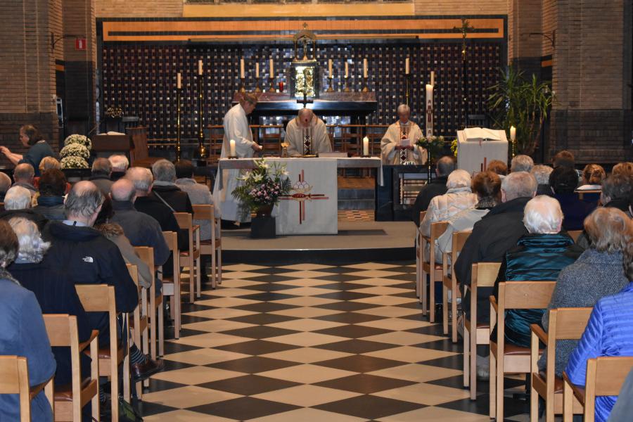 Laatste viering Sint-Mauruskerk Beke © Johan Vervynck