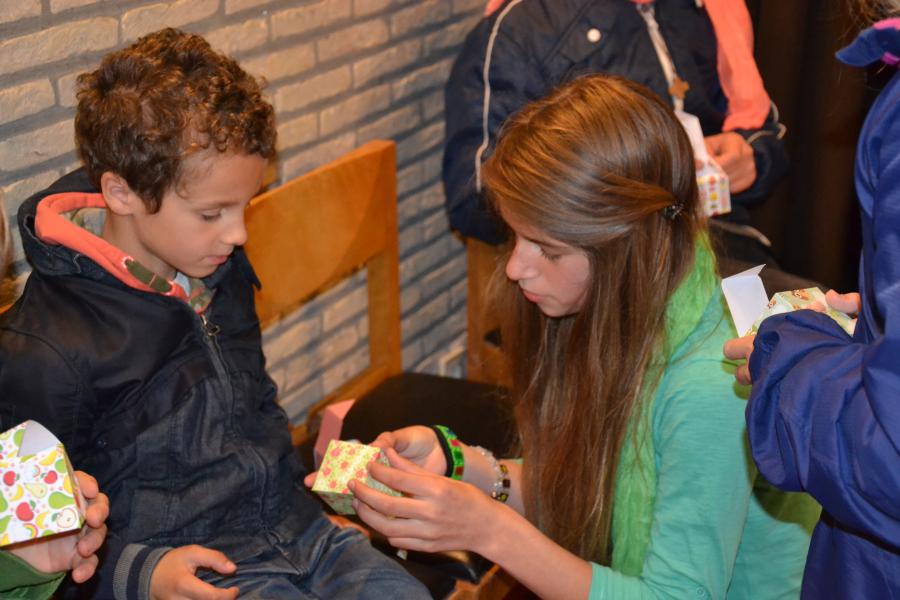 Helpen bij de kinderwoorddienst