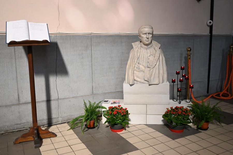 Broeder Isidoor verplaatst naar St. Eligius Kruishoutem © J.T.