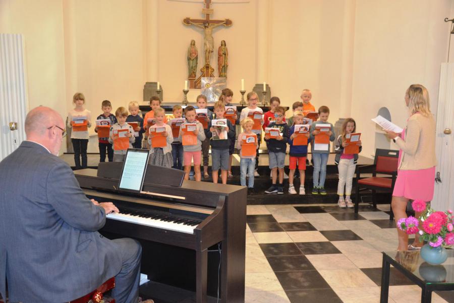 In de kerk van Sente wordt er nog druk geoefend © Karen Devroe