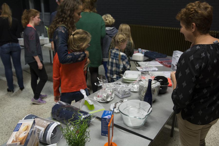 Nog vlug de prijzen even bekijken © Cedric Raddoux