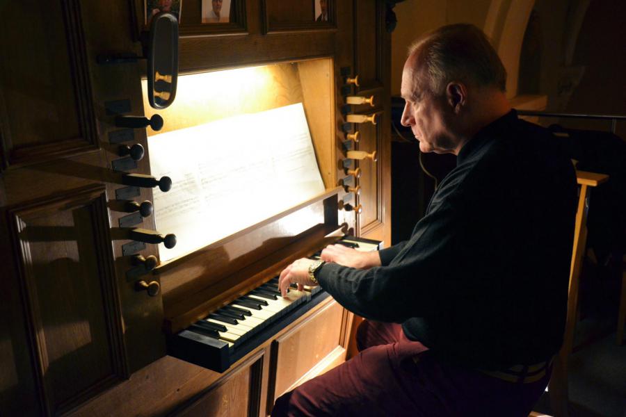 Organist Peter Devos brengt het Anneessensorgel tot zijn volle glorie © Hans van Hove