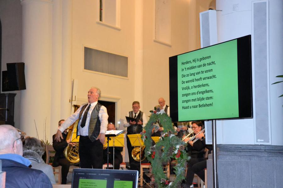 Samenzang o.l.v. de dirigent Geert Devriendt © Hans van Hove
