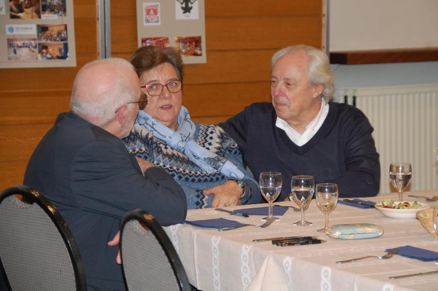Dirk Van Doren met François en Martha Vanderplas, ooit conciërge © Hugo Zwysen