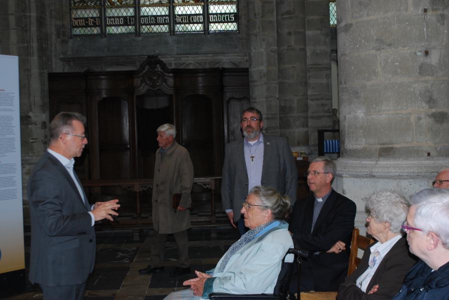 Jan Verheyen heet bisschop Johan Bonny en vicaris Wim Selderslaghs welkom.