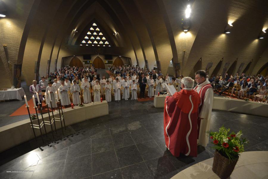 Vormselviering in de Sint-Niklaaskerk © P. Blanckaert