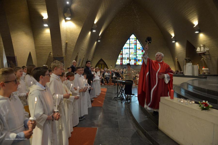 Vormselviering in de Sint-Niklaaskerk © P. Blanckaert
