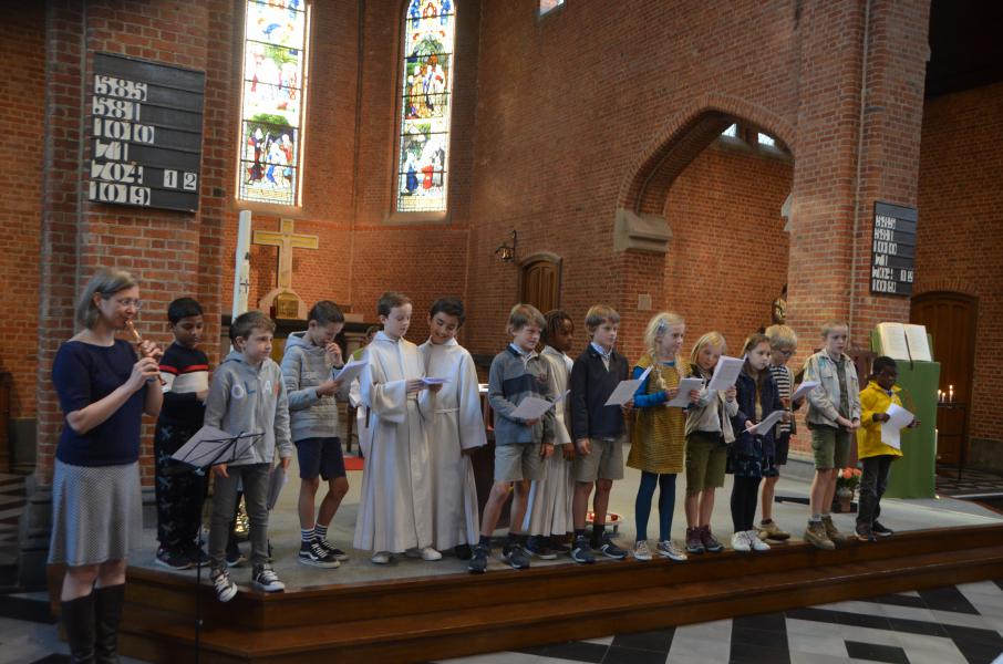 Het lied na de communie blijft voor de kinderen een hoogtepunt © Luc Faems