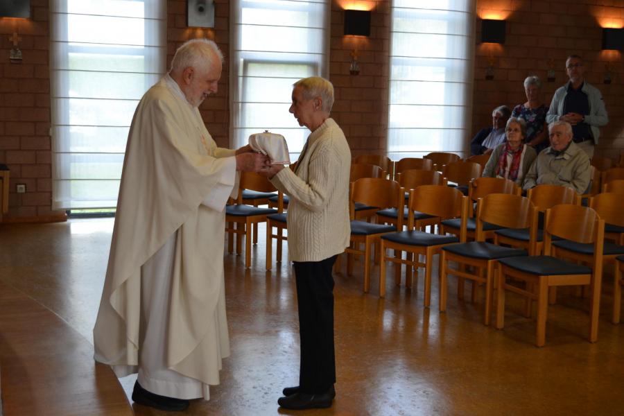 De ciborie wordt overgedragen aan St.-Bavo 