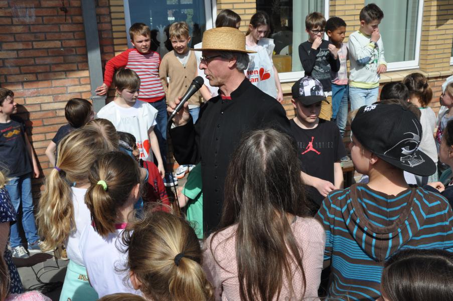 Damiaan in volle actie in de vrije school de Ark 