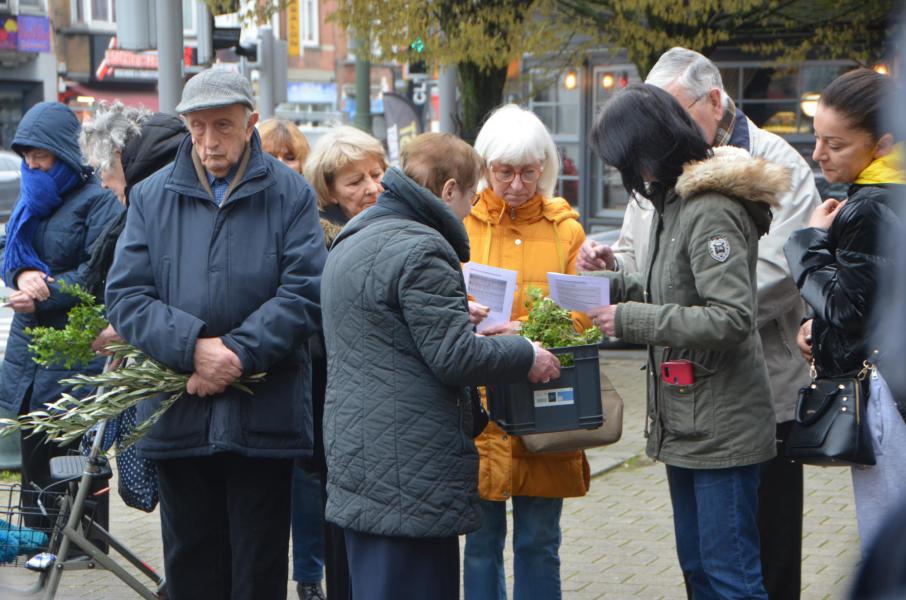 Palmwijding op het voorplein © Dirk Adams