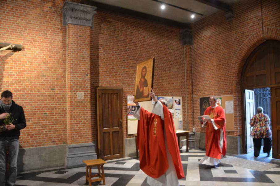 De Koning van de vrede wordt binnen gedragen © Dirk Adams